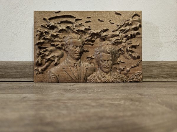 3D дърворезбован портрет от снимка – CNC + ръчна изработка | Бук, био масло & твърда вакса | 20×30 / 25×40 / 30×50 см - Image 3