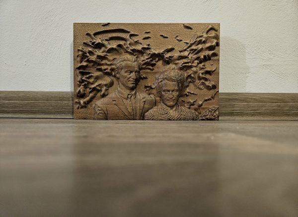 3D дърворезбован портрет от снимка – CNC + ръчна изработка | Бук, био масло & твърда вакса | 20×30 / 25×40 / 30×50 см - Image 2