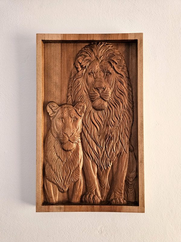 🦁✨ Ръчно изработена дърворезба – Цар и Царица на саваната