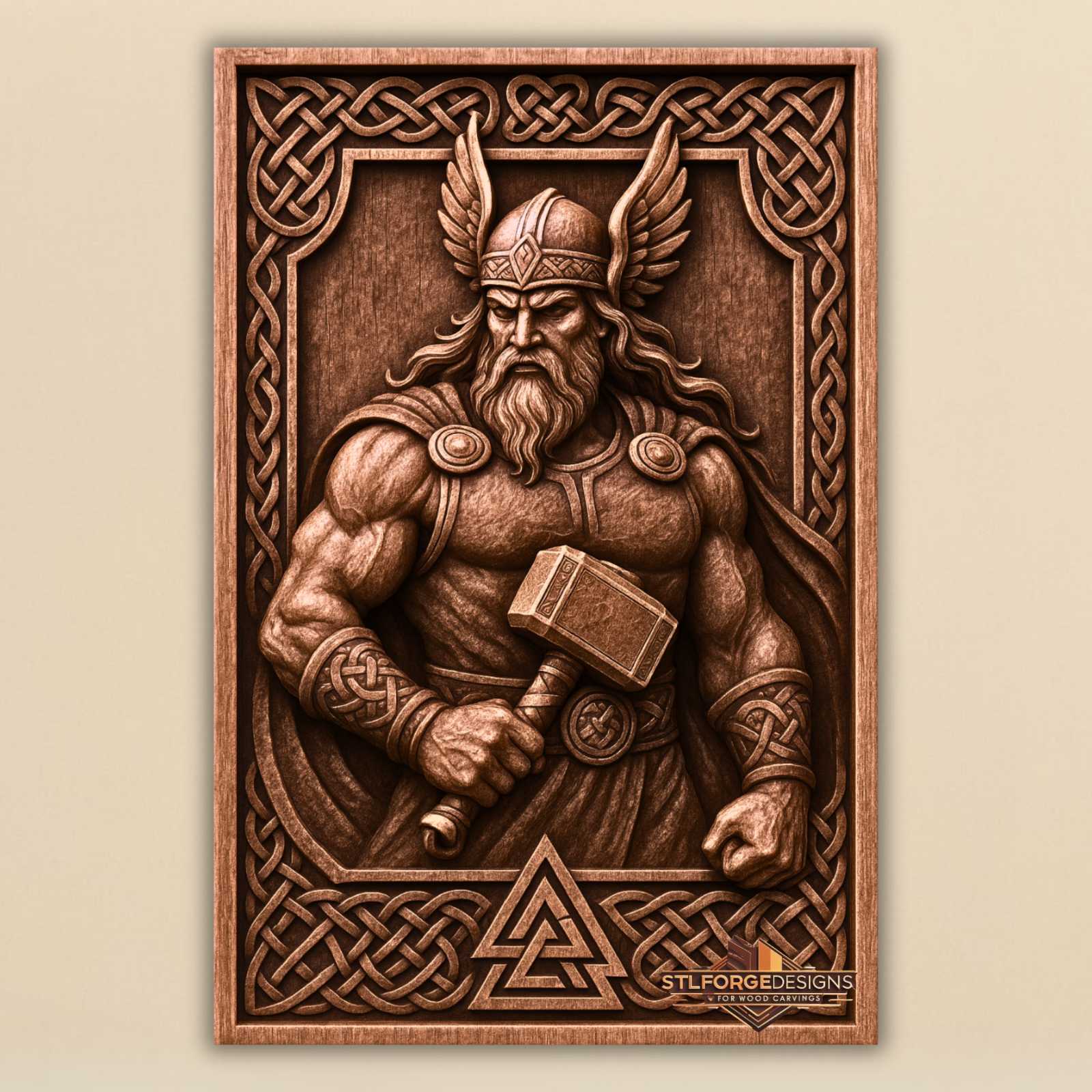Детайл STL CNC Тор мускулест Norse митология — близък план на мускулест Тор с Мьолнир пред гърдите кожени наручи крилат шлем пронизващ поглед