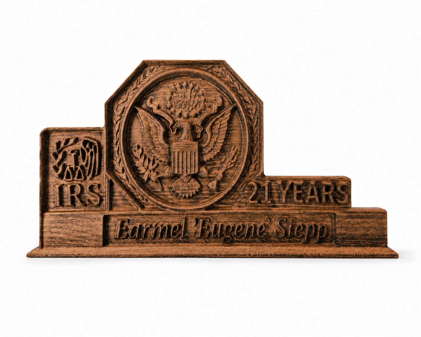 Personalized wooden award for 21 years of service at the IRS, made of solid beech, with engraved name, emblem of the United States and precisely crafted embossed details on a white background